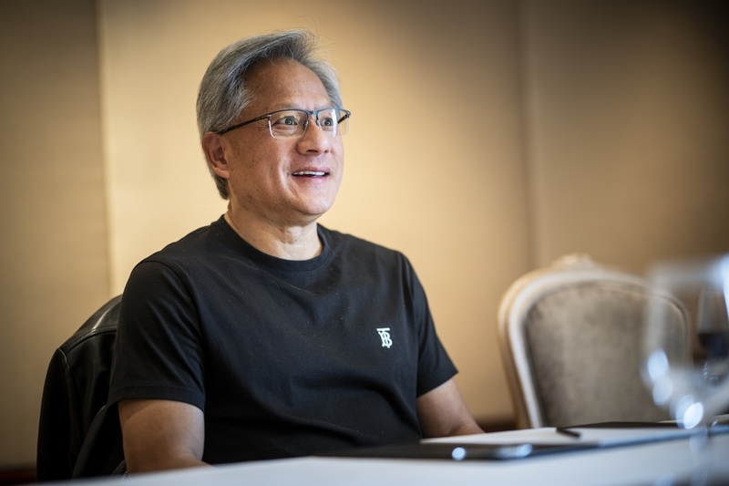 英伟达CEO黄仁勋高位套现，抛售价值超三千万美元股票