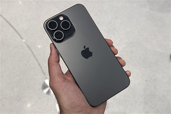 苹果iOS 18公测版亮相，AI功能引期待，跳票至九月备受关注