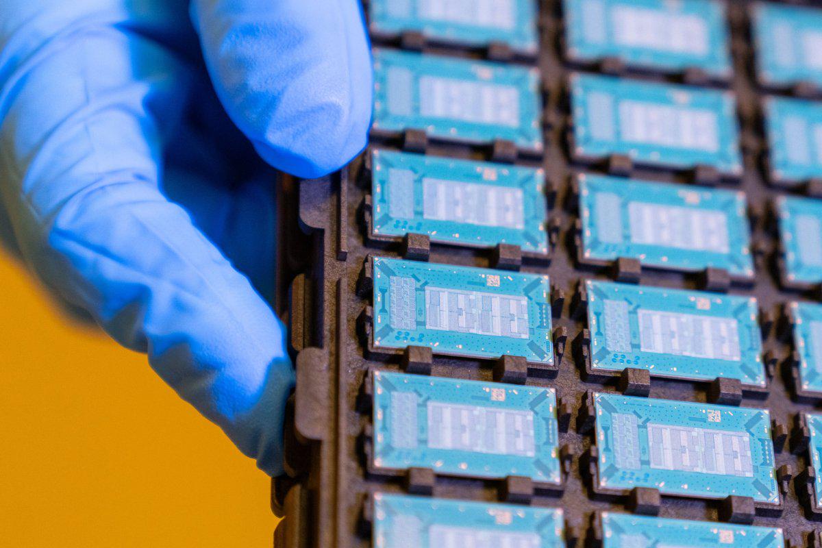 AMD转型战略迈向玻璃基板时代，全新产品预计于2025至2026年亮相
