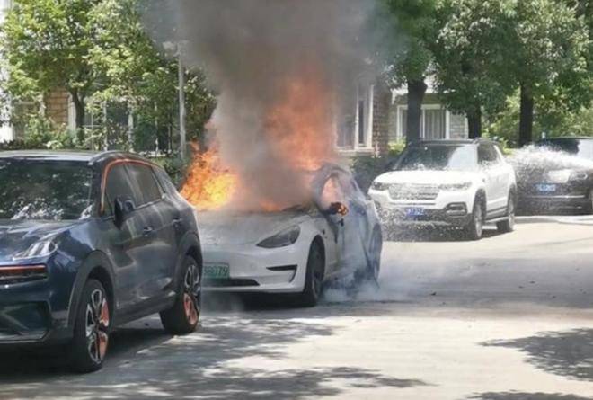 特斯拉Model Y充电起火事件深度剖析