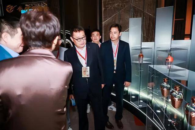 侯孝海淡出华润系白酒企业背后的原因及公司沉默应对标题，侯孝海离开华润系白酒企业背后的秘密与公司沉默应对
