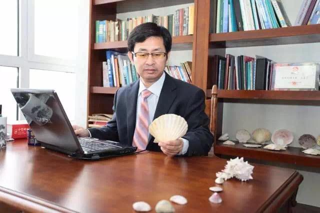 青岛前首富所持青农商行股权再度法拍，神秘买家引热议，十天内的关注焦点！
