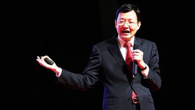 李大霄演讲精彩纷呈，表情丰富、互动活跃，引人入胜