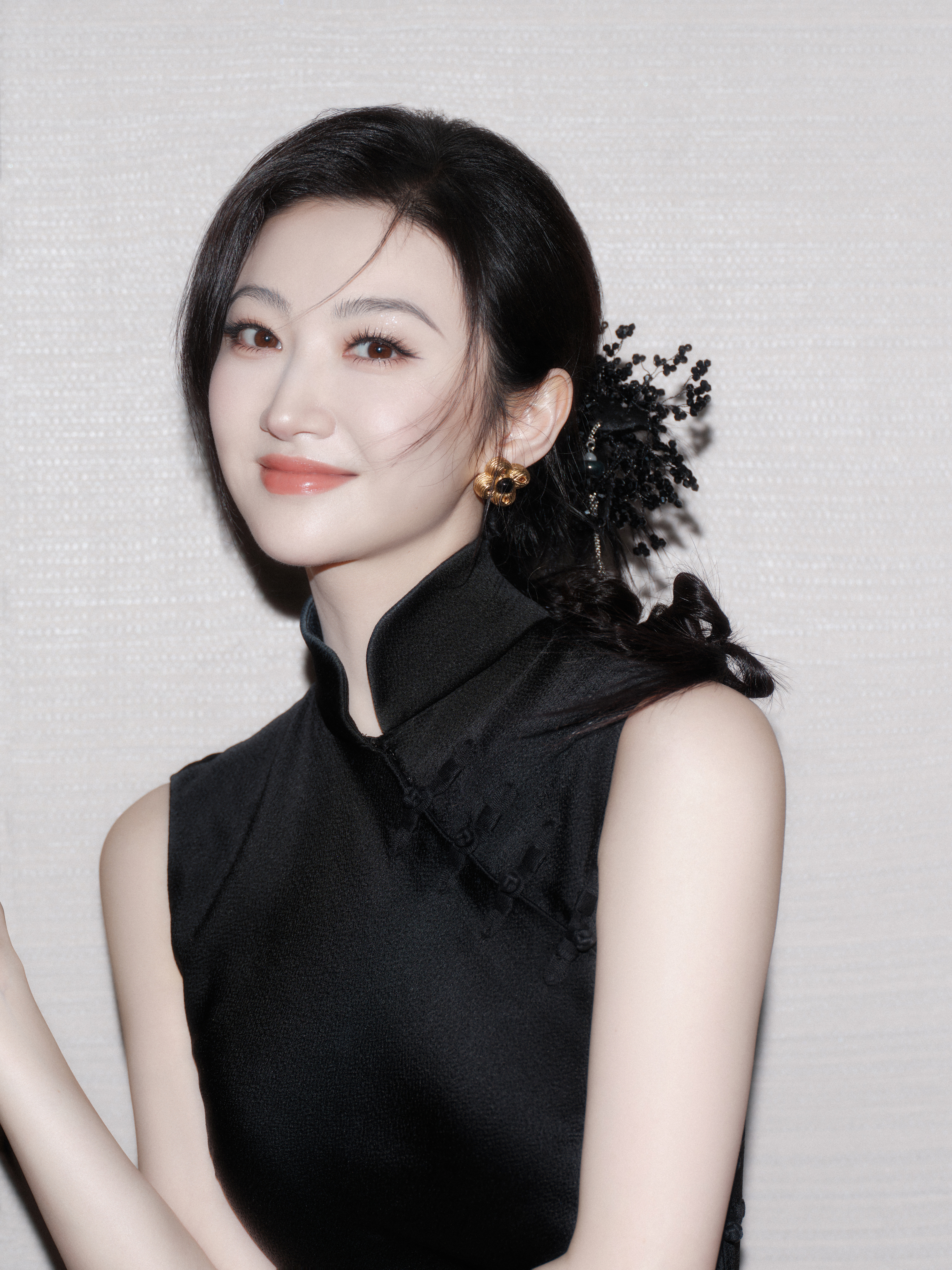 景甜旗袍造型亮相，惊艳于摄影艺术中的撕拉片风格