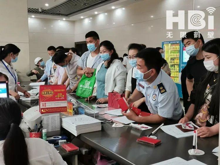 首个520领证新风尚，新人扎堆无需户口本