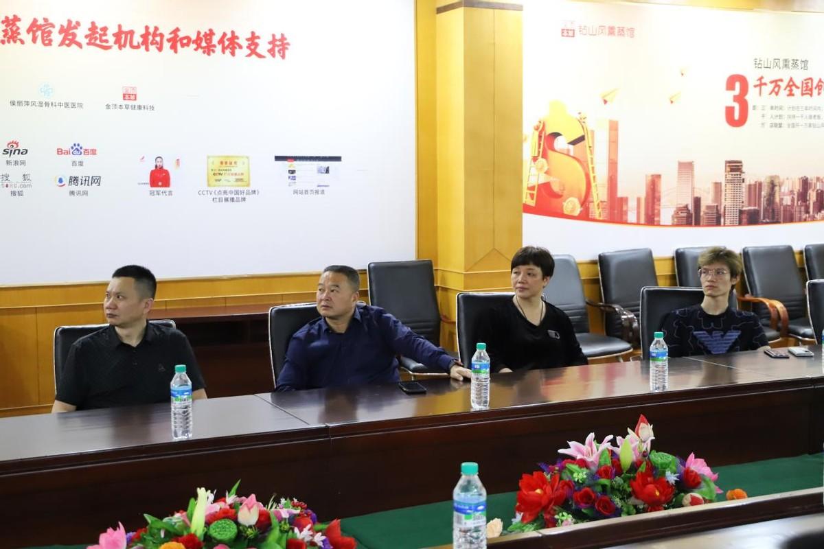 深入探索与理解，他是个多面且深邃的人