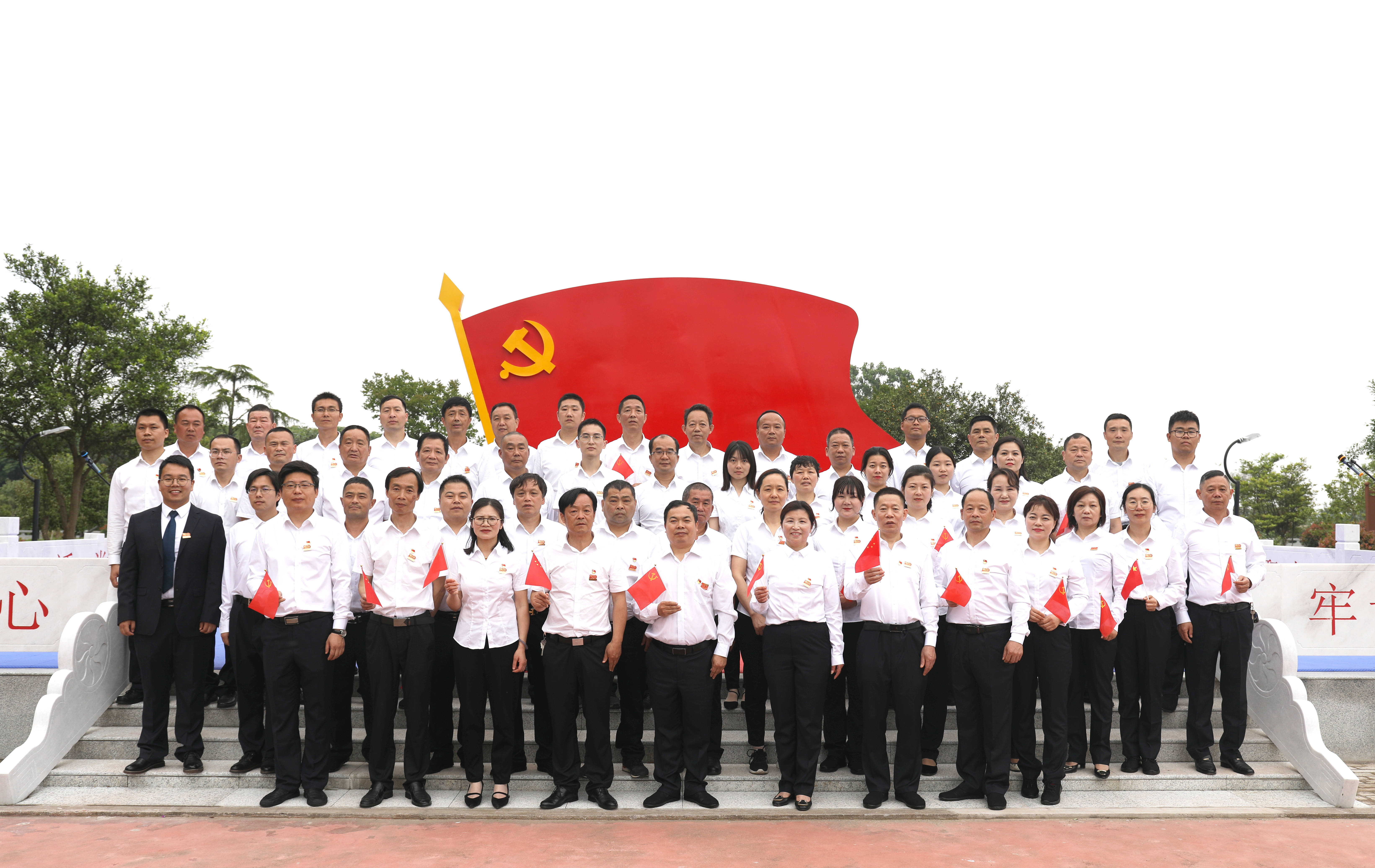 昂扬精神面貌，凝聚力量前行
