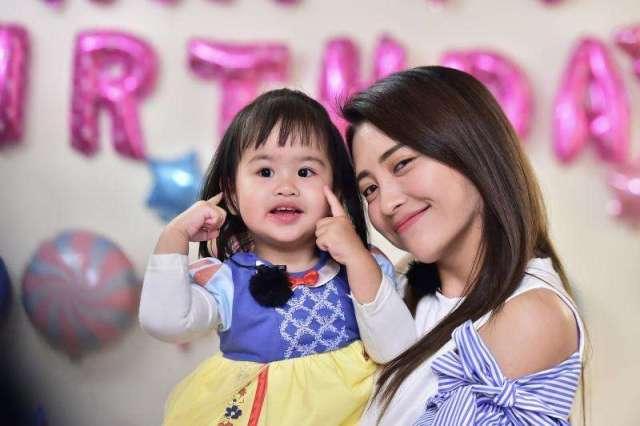 黄圣依在是女儿是妈妈2中的表现评价