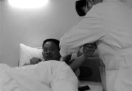 疑因妻子出轨自杀，男子父亲悲痛欲绝离世
