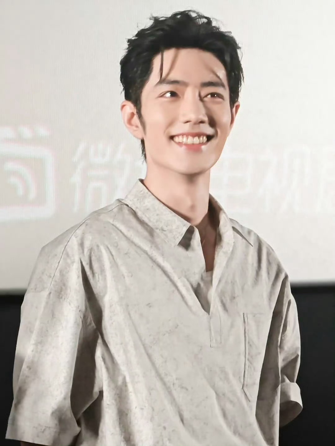 肖战、张婧仪、周奇与黄觉，拍立得合照的瞬间魅力