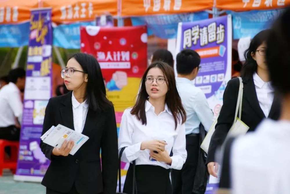 境外机构兼职外衣下的高校学生陷阱，警惕潜在风险与陷阱。