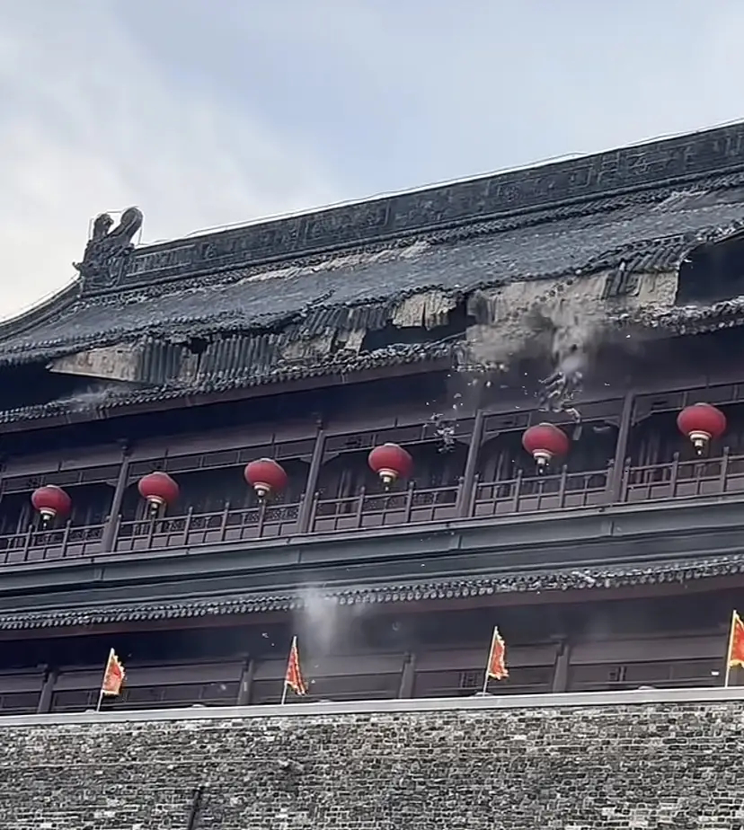凤阳鼓楼历史建筑维护难题，官方回应瓦片脱落事件