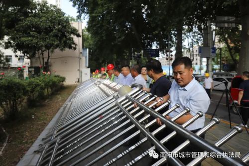 一地县委书记力行改革，拆除围墙与实施免费停车政策的社会评价