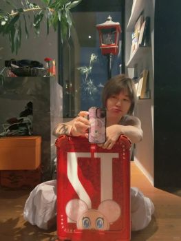 杨天真启程，八箱行李背后的留学生活新篇章