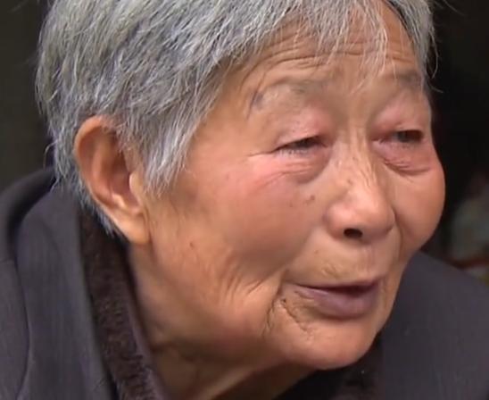 婚礼上公公幽默玩梗的温馨时刻