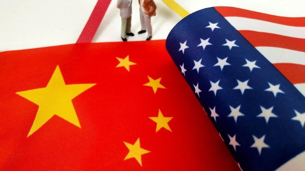 特朗普承认对华关税过高，呼吁重新审视贸易政策