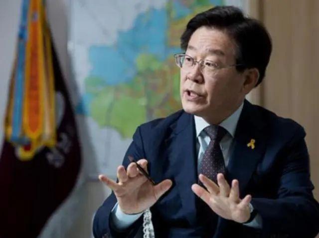 李在明防弹玻璃后的坚定发声，竞选之路的决心与承诺