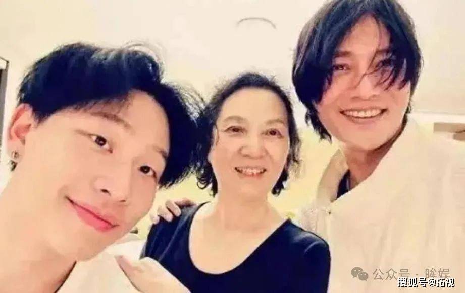 陈坤的骄傲与期待，陈尊佑大学毕业之际的喜悦与展望