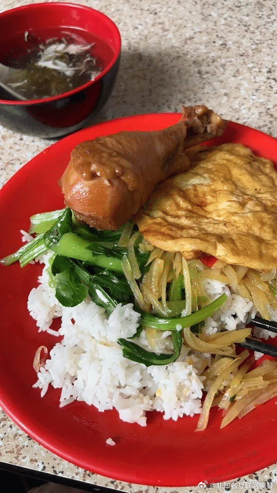 小伙连续28天吃鸡腿饭竟瘦10多斤！