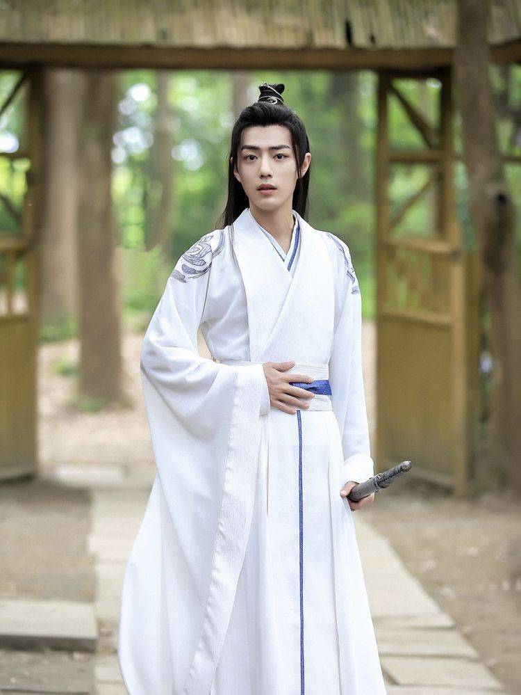 张婧仪眼中的肖战，阳光少年感的私密魅力