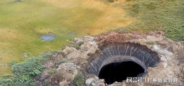 广西来宾农田神秘黑洞深度达八米，引发众人好奇与探索