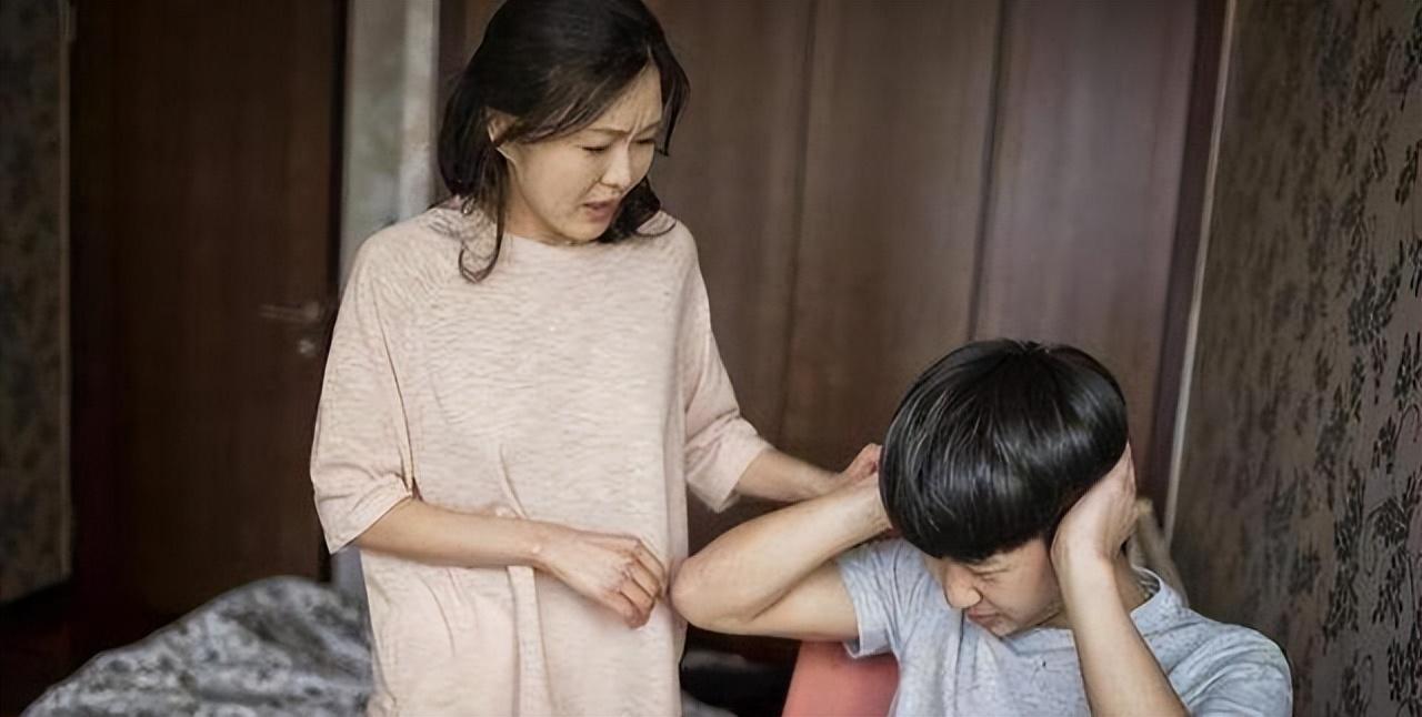 离婚四年后，前妻教孩子发视频骂爸爸，反思与启示
