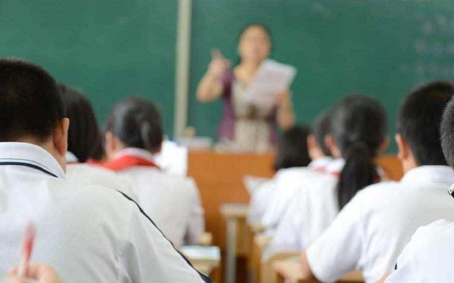 教育局积极回应中学拖欠教师加班费事件，维护教师权益，保障教育公平