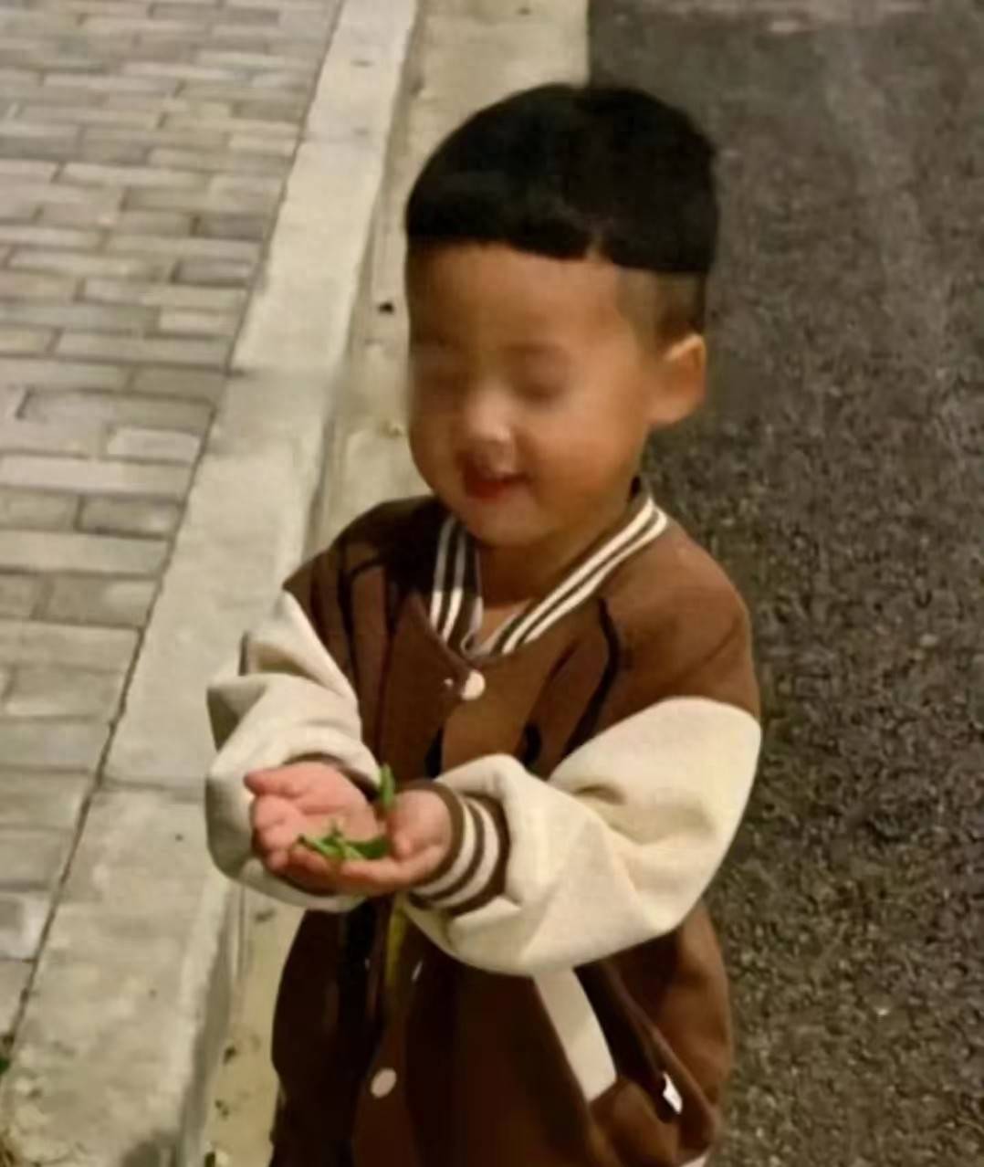 3岁男童遭虐待致死案开庭，正义的呼唤与法律的严惩